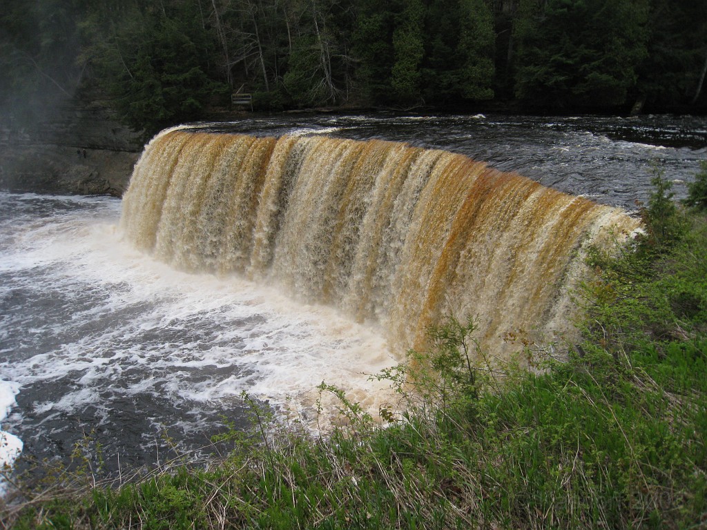 Mackinaw Island Area May 2008 1183.jpg - May 24 2008 a trip to Mackinac City for a 5 M race and a visit to Mackinac Island. A day to the UP, Paradise, Whitefish Point and Tahquamen Falls. This was followed by trips to Petoskey and Charlevoix.